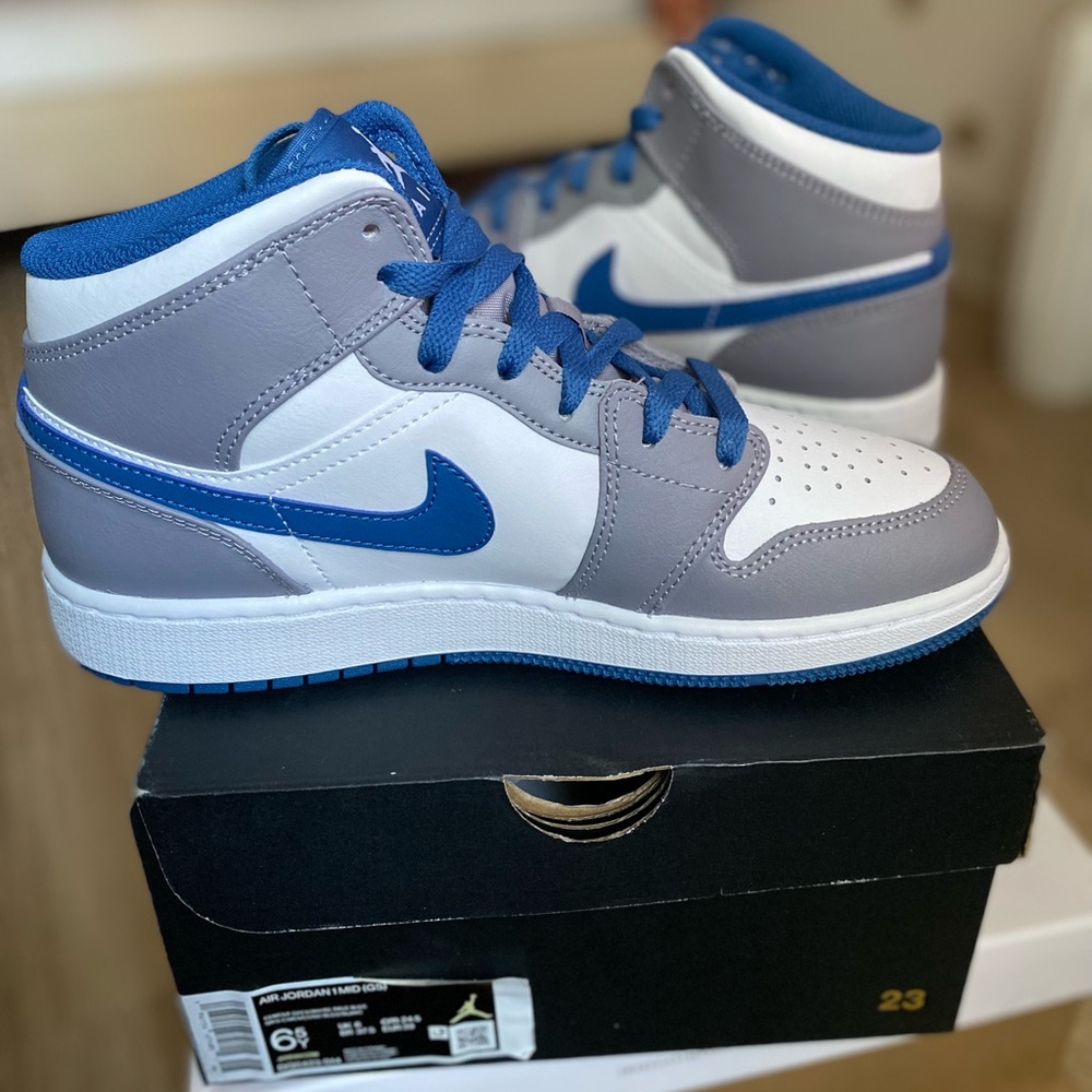 Air Jordan 1 (Mid)